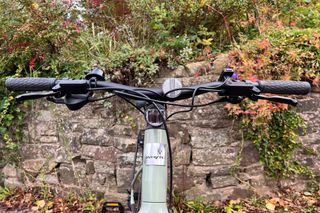 The Whyte RHeO 3 ebike handle bars