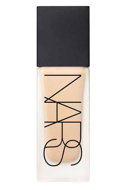 The best foundation for pale skin according to Marie Claire's beauty ...