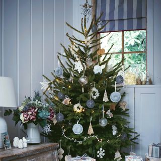 christmas tree decor and lights
