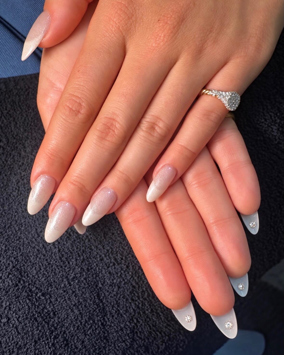 Image of Sienna Spiro's nails with peekaboo gems for the 2026 VMAs by nail artist Emi Kudo.