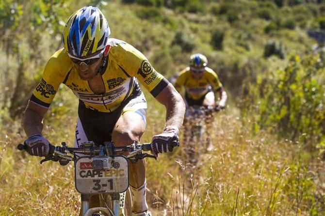 Karl Platt and Urs Huber of Bulls chase the leaders