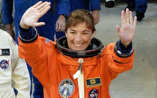 Heide Piper moms in space