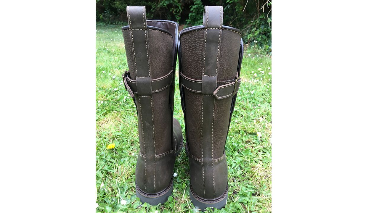 BareBack Footwear Quebec