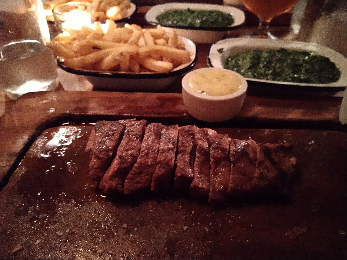 It began to struggle in low-light, but this shot was still pretty good from the Xperia 10.