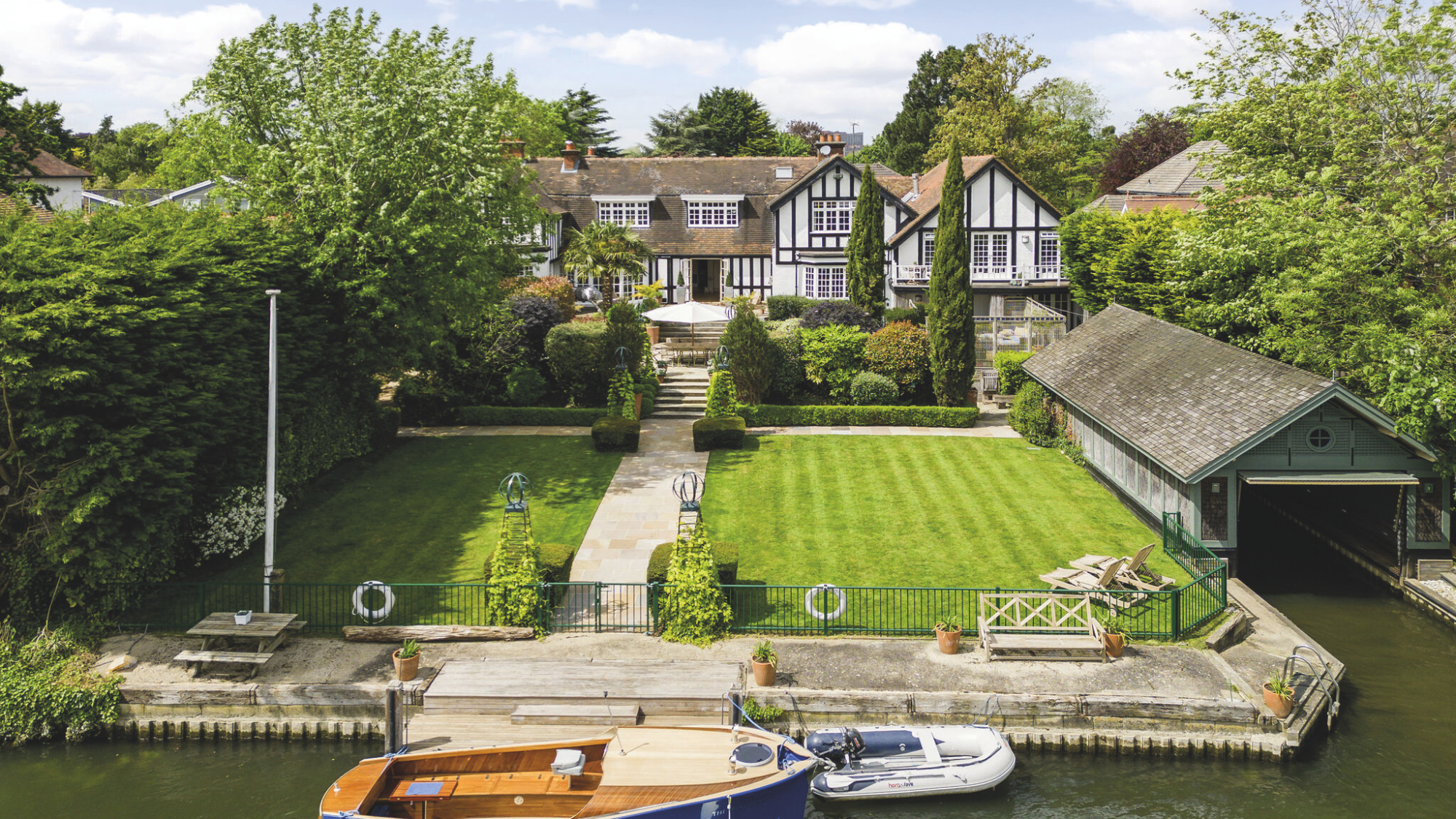 Berkshire, Waterside House, Bray