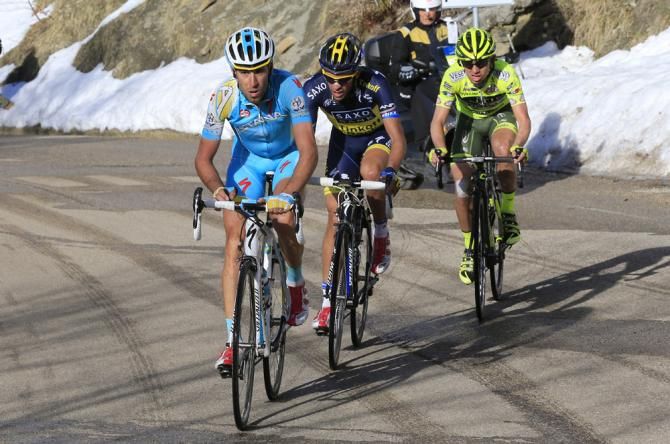 Mauro Santambrogio follows Alberto Contador and Vincenzo Nibali