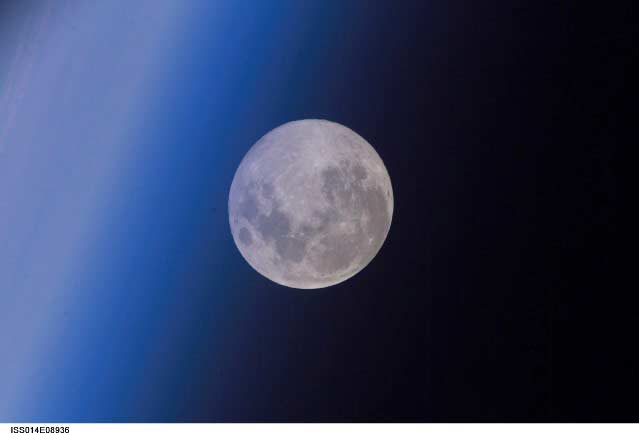 See a Huge Moon Illusion Wednesday