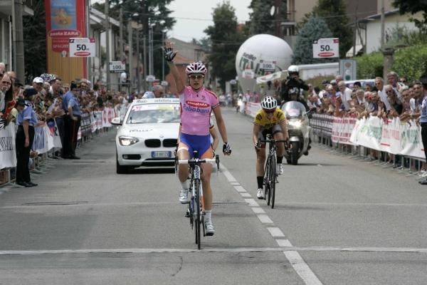 Marianne Vos rides to her fifth stage win of the 2012 Giro Donne