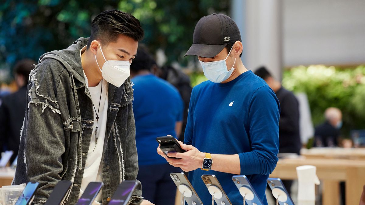 Apple store employee mask