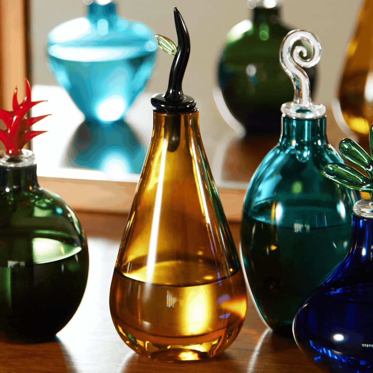 Venivi 1989 Laura De Santillana Monofiore Hand-Blown Murano Glass Perfume Bottle shown in a rotating gif.