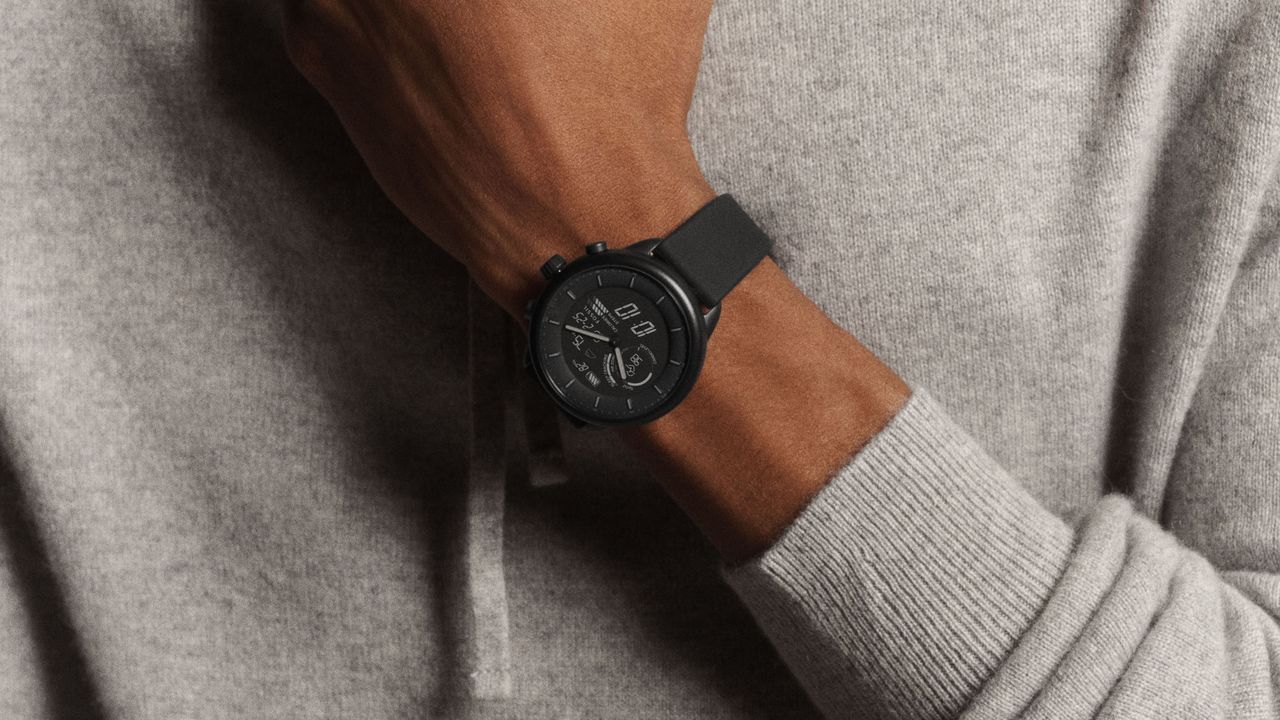 Fossil Gen 6 Hybrid Wellness smartwatch