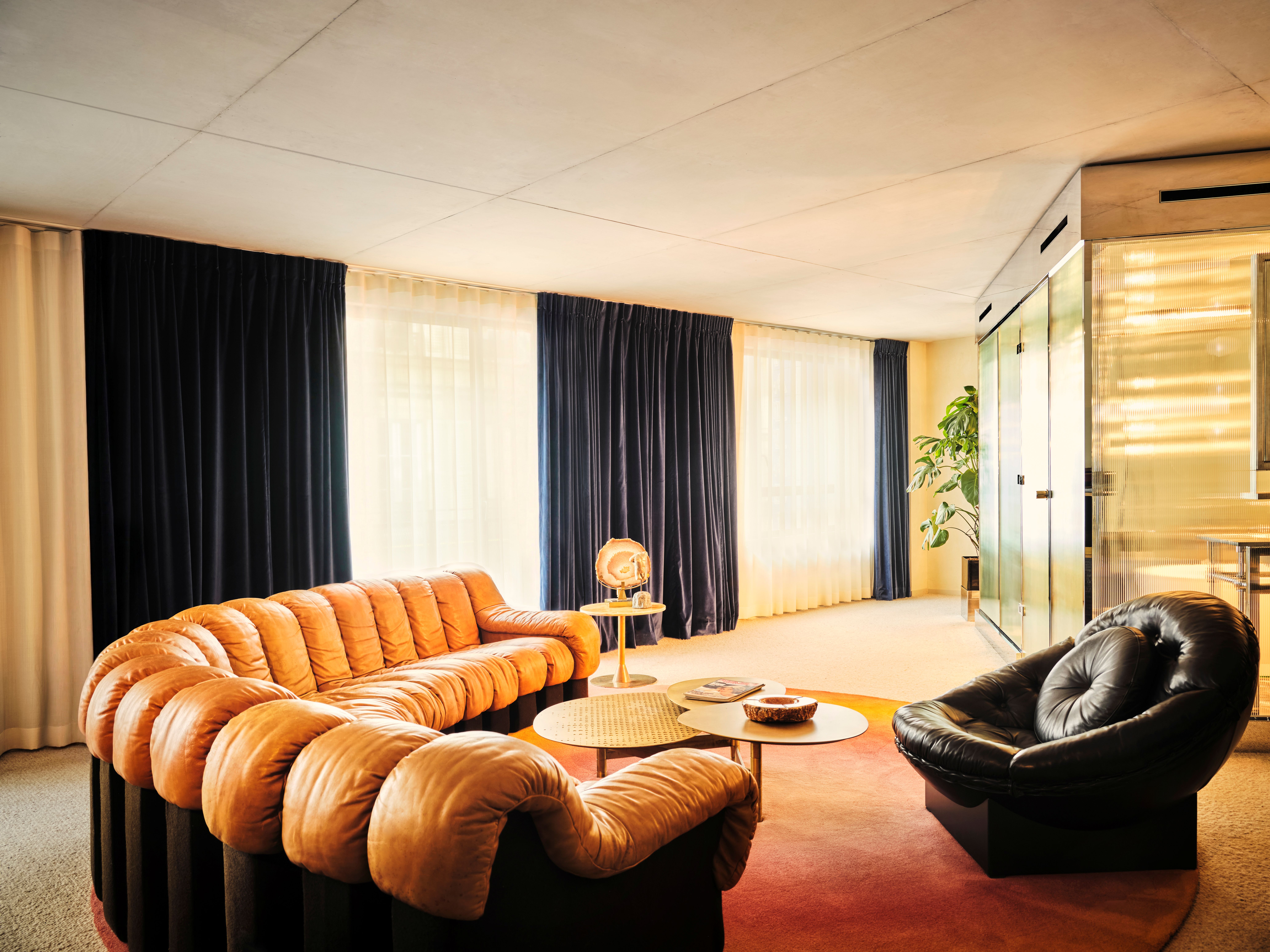 Bus Palladium reopens as a hotel, five floors above the old stage, figure 4