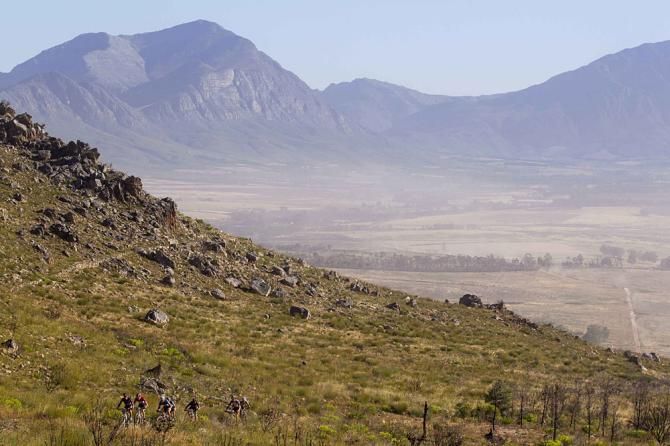 Riders head up Watervalsberg during stage 4