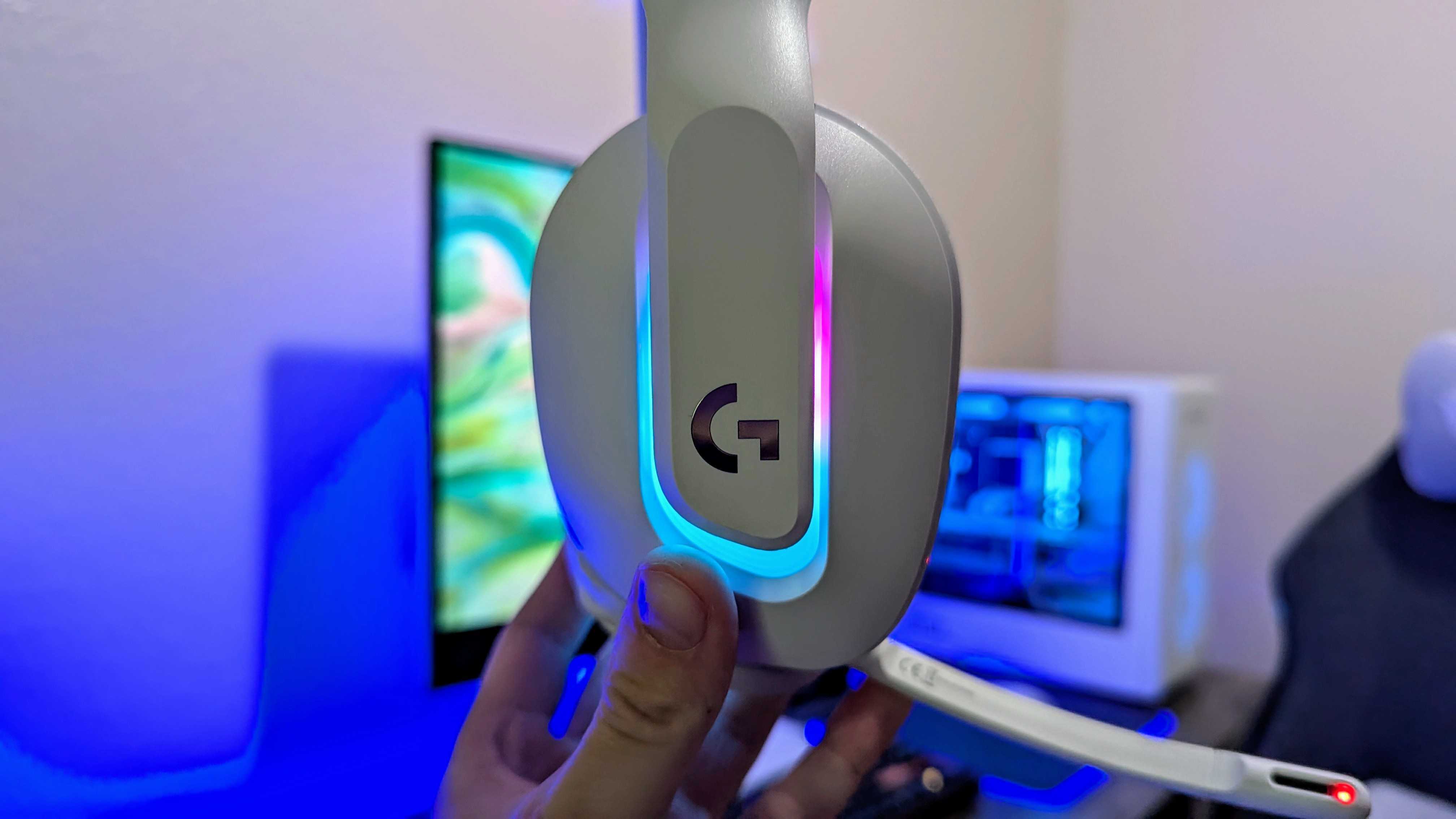 Image of the Logitech G522 LIGHTSPEED wireless gaming headset.