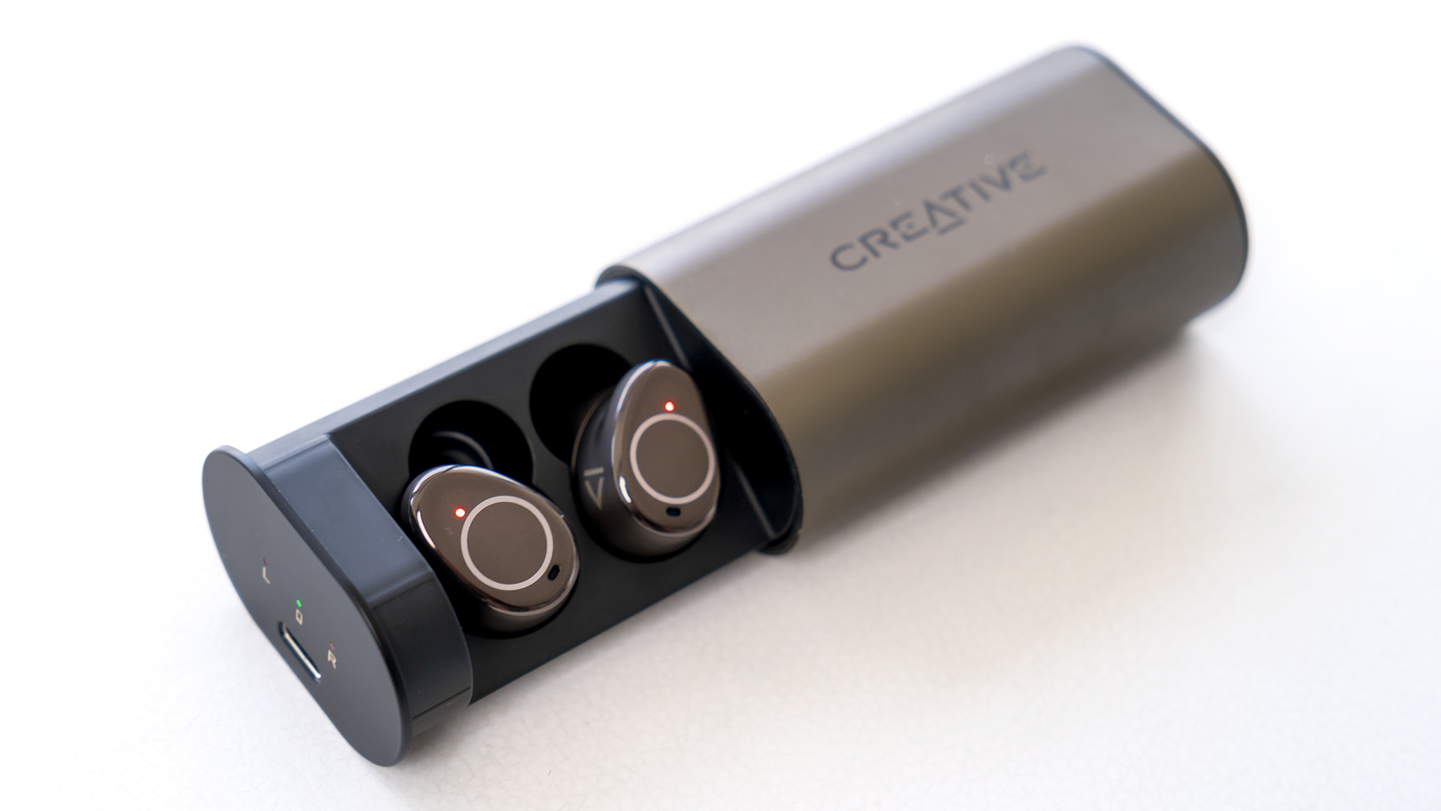 Case reveals Creative Outlier Pro earbuds.