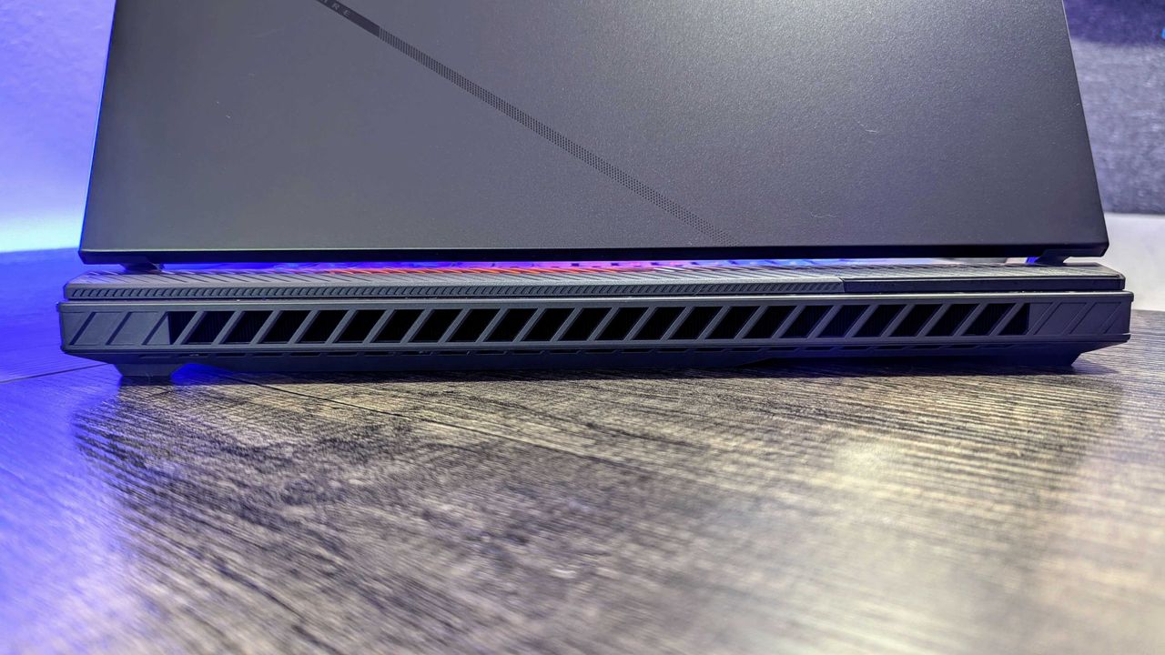 Image of the ASUS ROG Strix G16 (2025, AMD) gaming laptop.