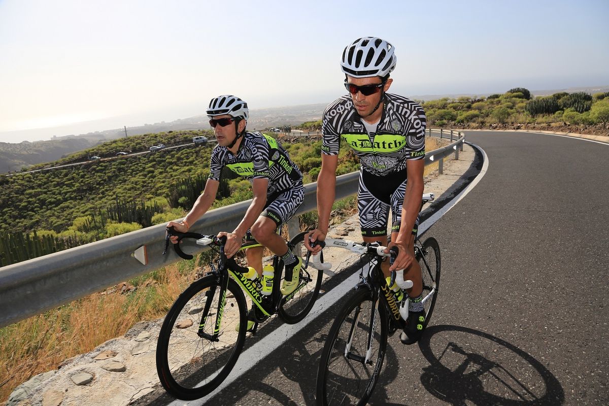 Alberto Contador dancing on the pedals