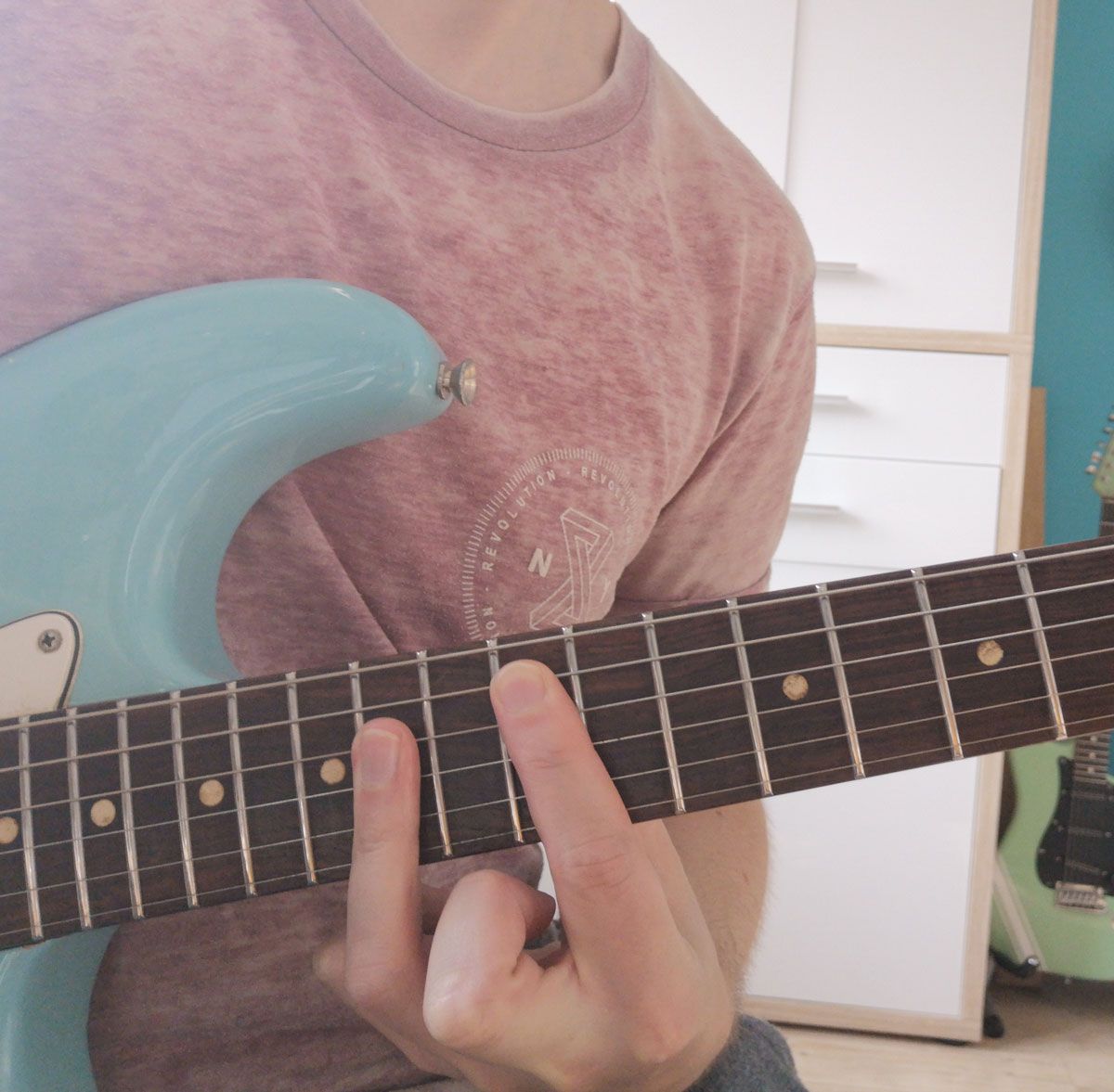 How to play an A chord on guitar: A major barre