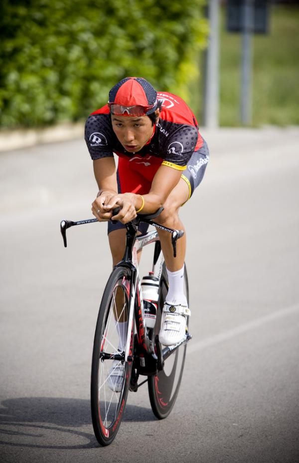 Fumiyuki Beppu (Team Radioshack) checks out the course before the race.