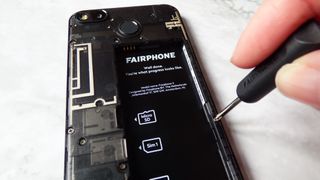 Unscrewing the Fairphone 3's display unit