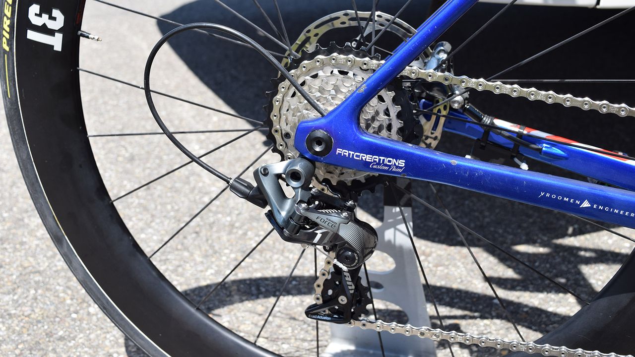 The team use SRAM Force 1 mechanical rear derailleurs, which a clutch system to prevent chain slack