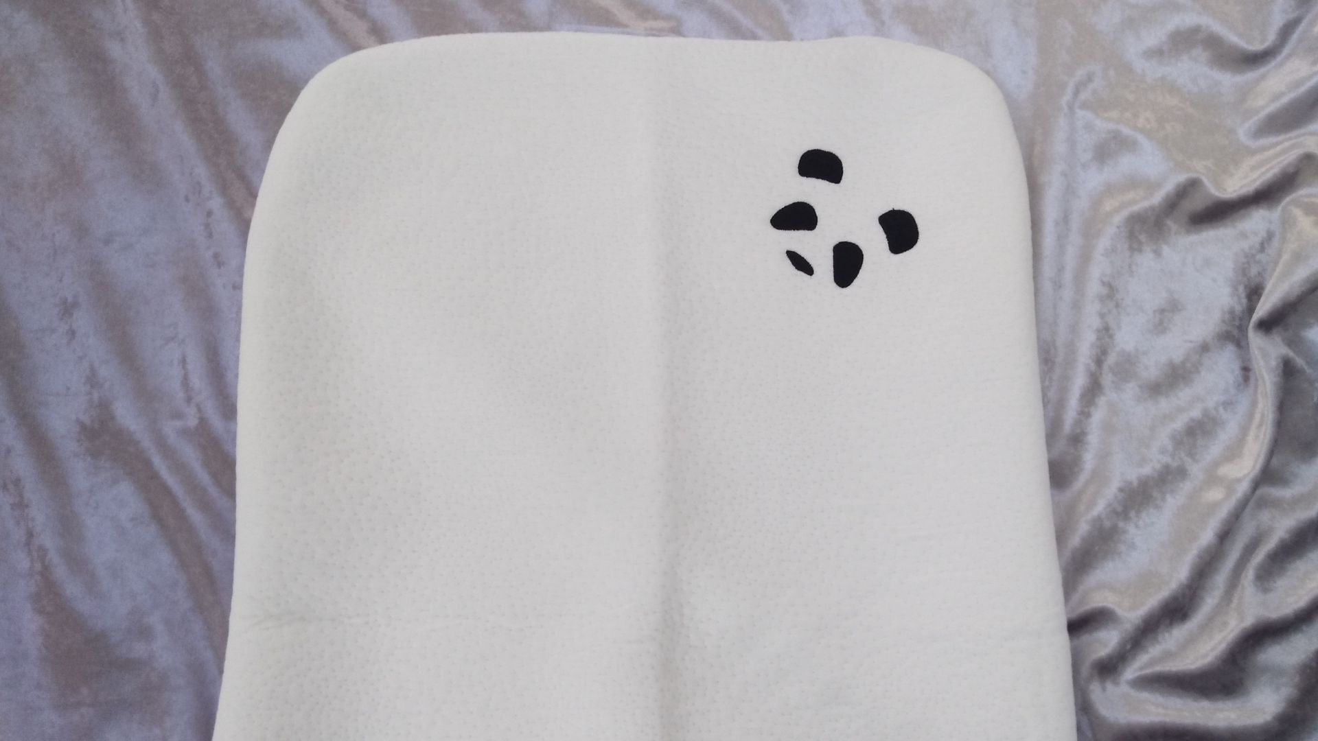 Panda Memory Foam Bamboo Pillow review a soft & cradling experience T3