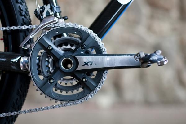 Emmett's all-Shimano drivetrain includes a Shimano XTR crankset, front derailleur and pedals plus a Dura-Ace chain.