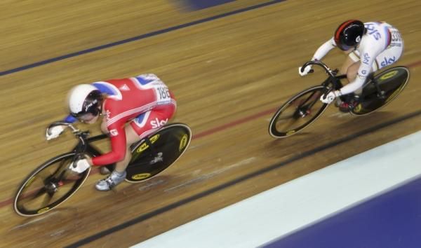 Rebecca James (GB) dares to attack world champion Victoria Pendleton (Team Sky) in the women&sup1;s sprint QF
