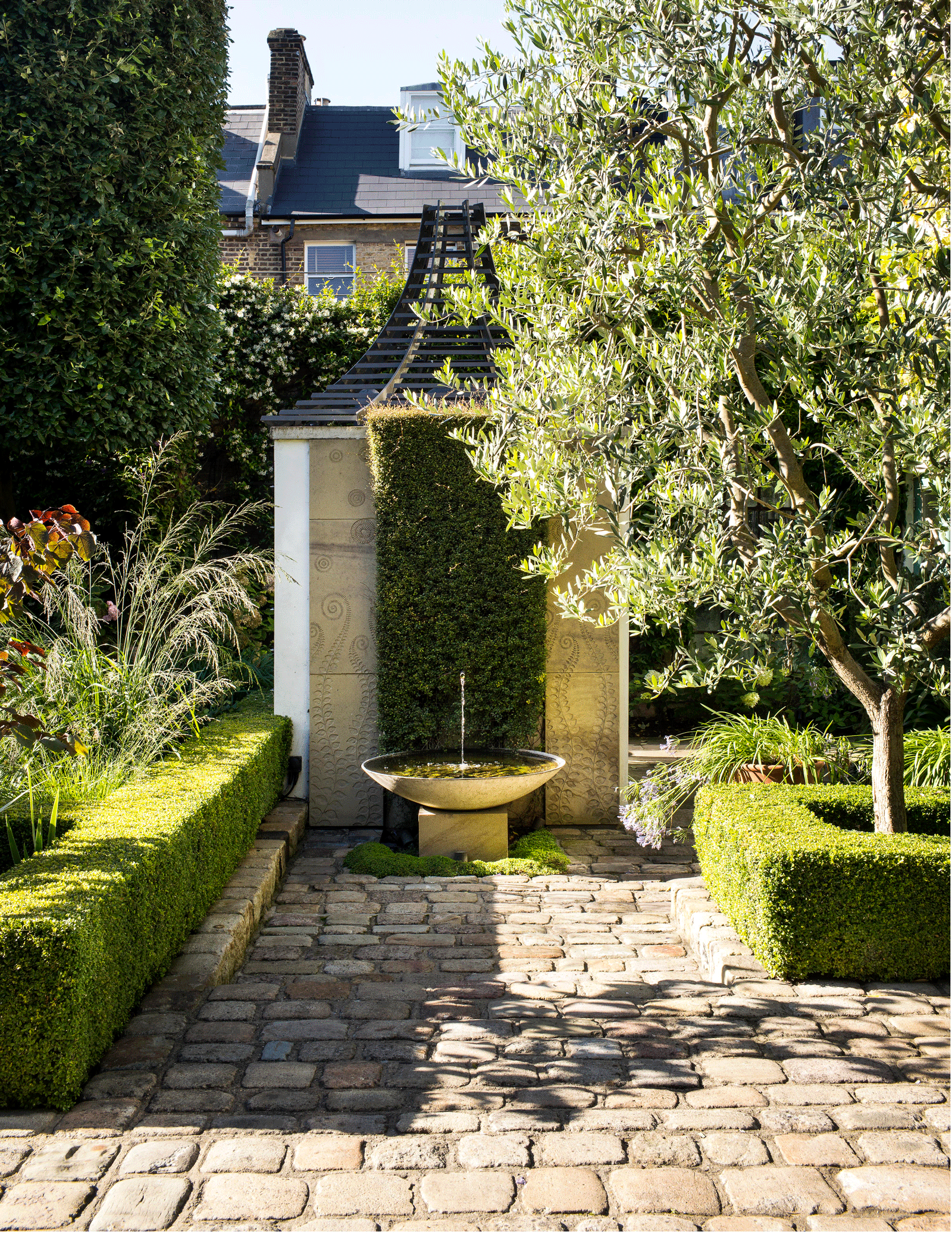 courtyard garden ideas with fountain