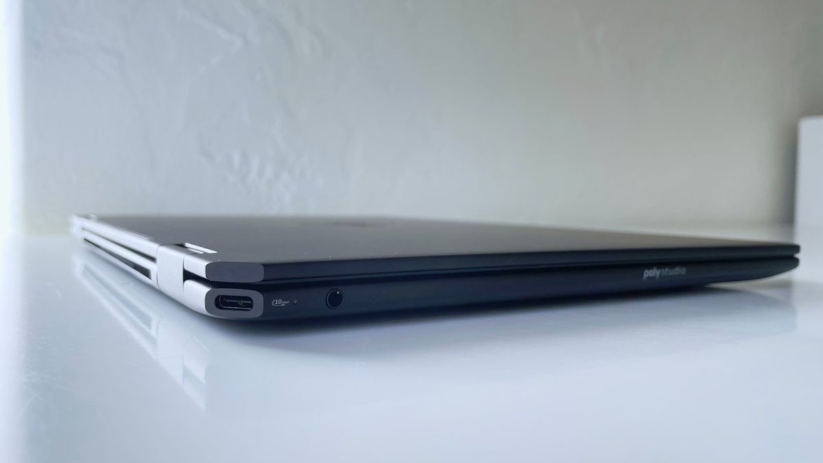 Close up of the ports on the left corner of the HP Omnibook Ultra Flip 14
