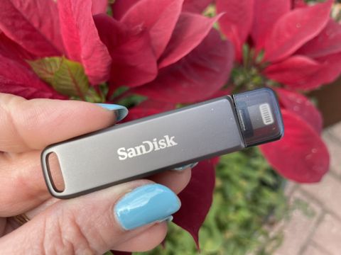 SanDisk iXpand Flash Drive Luxe Hero