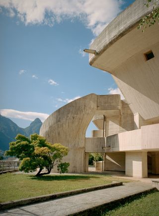 Church of Santa Maria Immacolata by Giovanni Michelucci concrete exterior curves