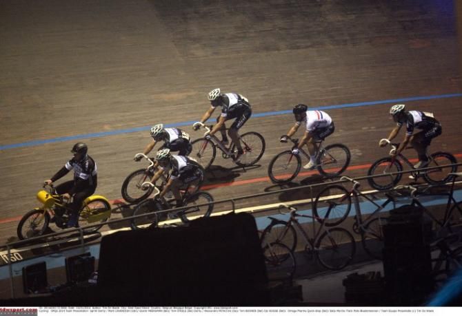 Riders follow the derny around the track