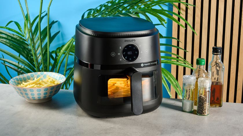 phillips 2000 series air fryer with a 6.6 basket and a window, a vortex grill for air circulation, 13 preset modes, and an led screen for timing and heat settings