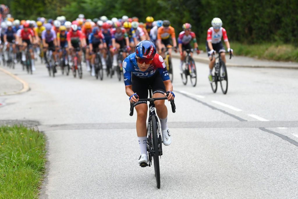 ALPE DHUEZ FRANCE AUGUST 18 Loes Adegeest of The Netherlands and Team FDJ SUEZ competes during the 3rd Tour de France Femmes 2024 Stage 8 a 1499km stage from Le GrandBornand to Alpe dHuez 1828m UCIWWT on August 18 2024 in Alpe dHuez France Photo by Alex BroadwayGetty Images