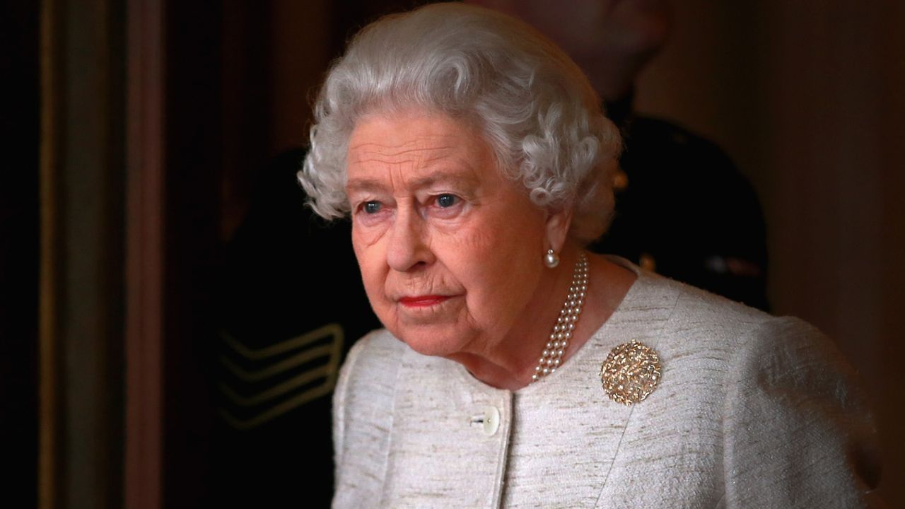 Queen Elizabeth II prepares to greet Kazakhstan President Nursultan Nazarbayev at Buckingham Palace on November 4, 2015 in London, England. The President of Kazakhstan is in the UK on an official visit as a guest of the British Government. He is accompanied by his wife and daughter, Dariga Nazarbayeva, who is also the Deputy Prime Minister.