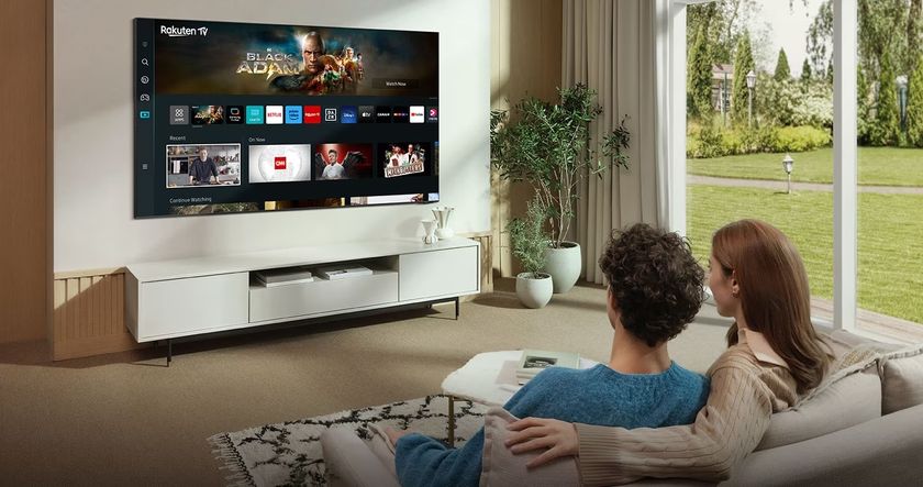 A couple watching a Samsung 2023 smart TV