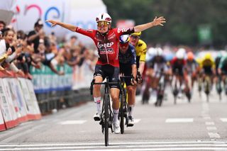 Tre Valli Varesine: Jarno Widar pulls off surprise win in three-up sprint with Tom Pidcock and Matteo Jorgenson