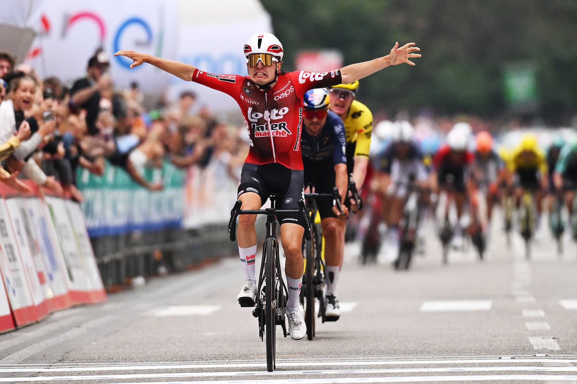 Tre Valli Varesine: Jarno Widar pulls off surprise win in three-up sprint with Tom Pidcock and Matteo Jorgenson