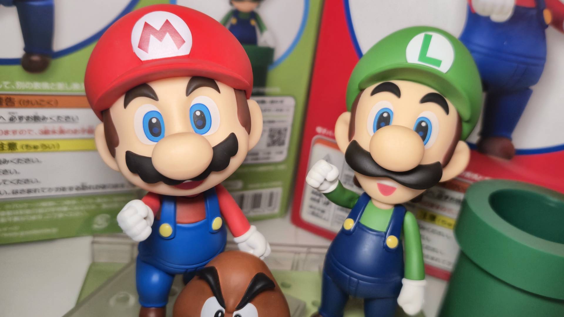 Photo of the Mario and Luigi Nendoroid figures sitting next to eachother.