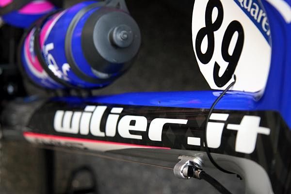 The oversized downtube.