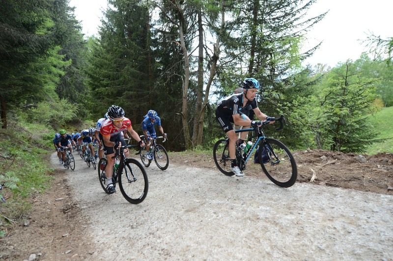 Bernie Eisel and Mark Cavendish willing themselves over the Mortirolo in 2012