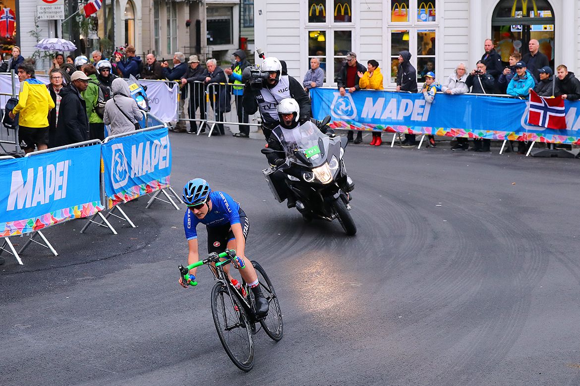 Elena Pirrone attacked the bunch on the penultimate lap
