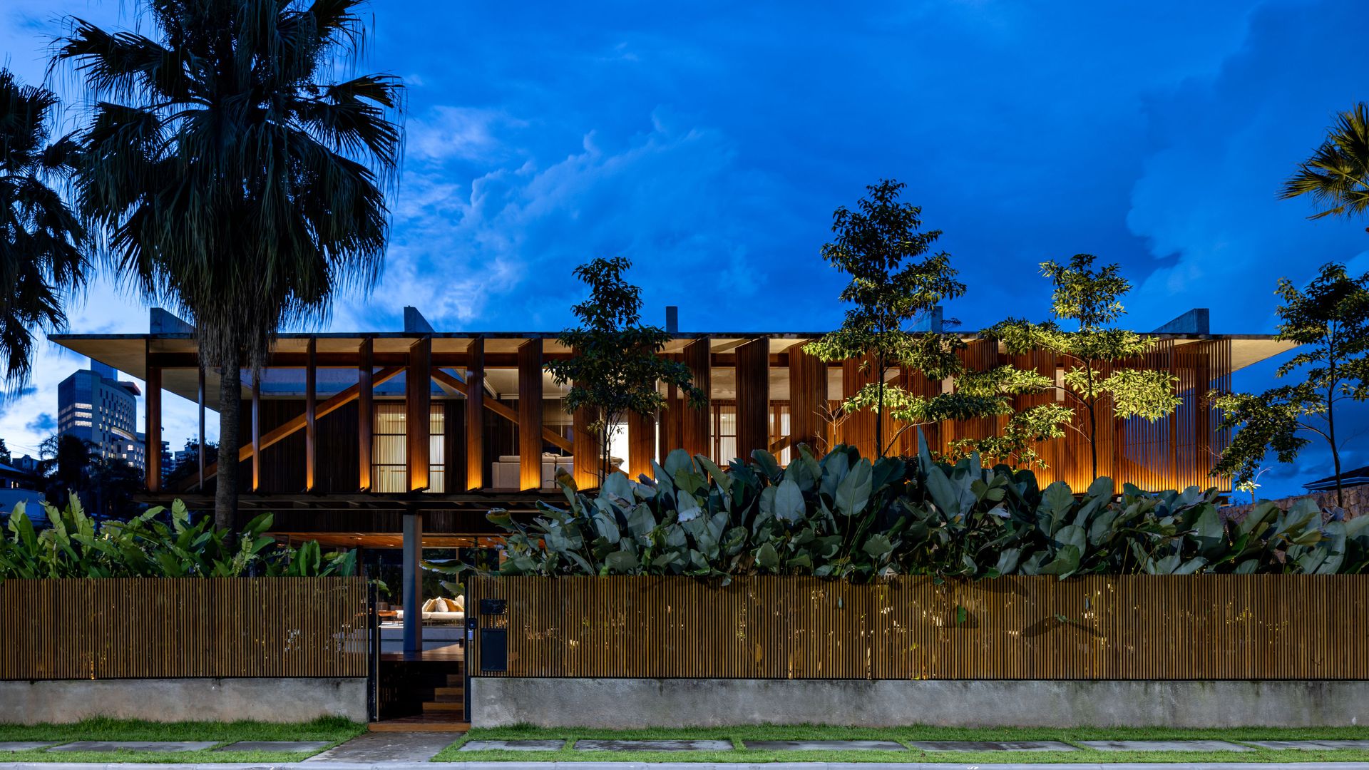 Casa Cumaru by FGMF Arquitetos, São Paulo, Brazil