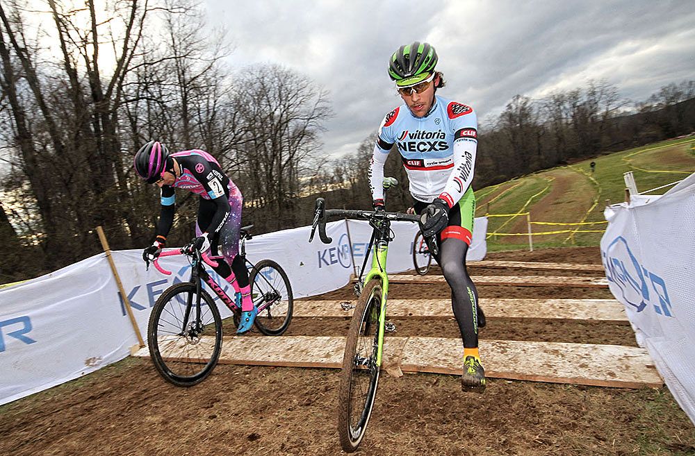 Curtis White (Cannondale p/b Cyclocrossworld) makes a bigger effort and tries to detach himself from the lead group