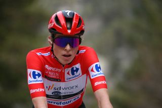 Demi Vollering finishes second on stage 6 and extends overall lead at La Vuelta Femenina