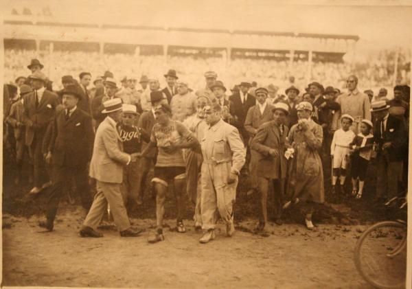 Belloni is in tears at the 1921 Giro
