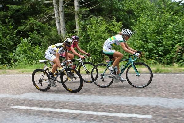 Teutenberg sat up as the race reached the more difficult climbs of the stage. She rode on with Thomas and Gillow