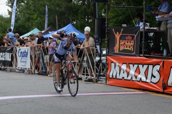 Women's winner Jennifer Wheeler (Team TIBCO-To the Top) raises her hand to salute the crowd.