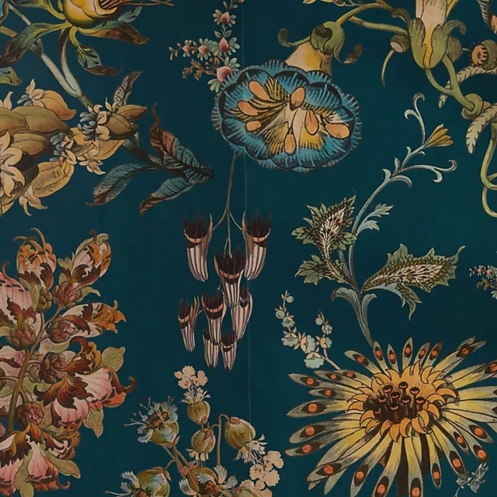 dark green floral patterned wallpaper